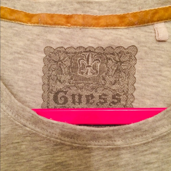 Women’s Guess tee shirt - Picture 2 of 5